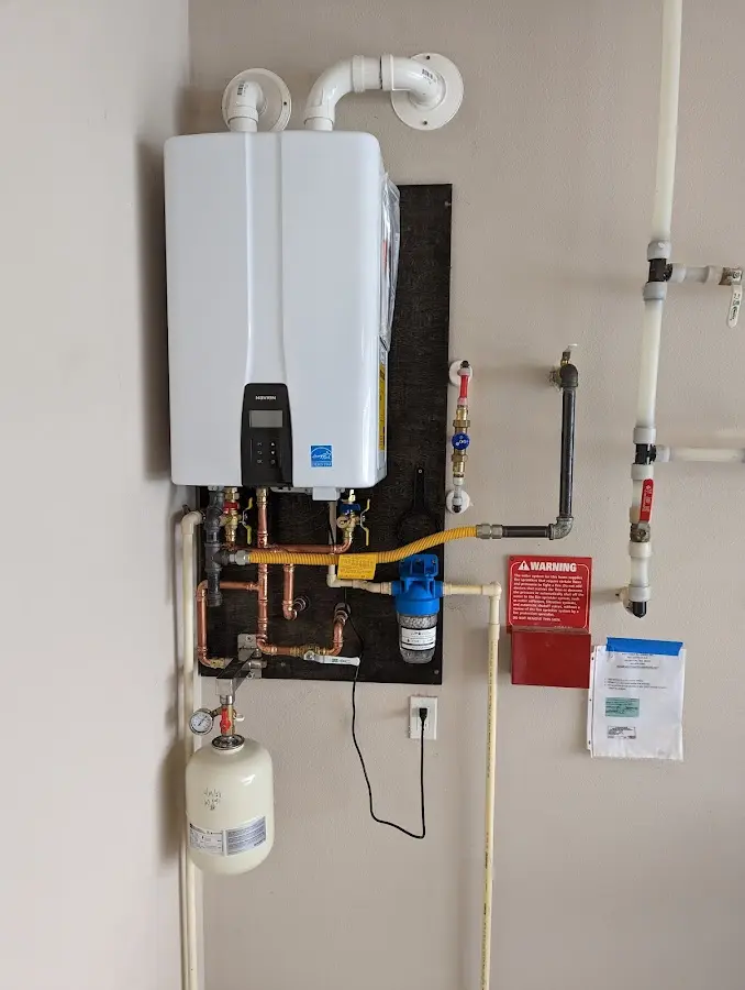 Professional plumber installing copper piping in a Silsbee home